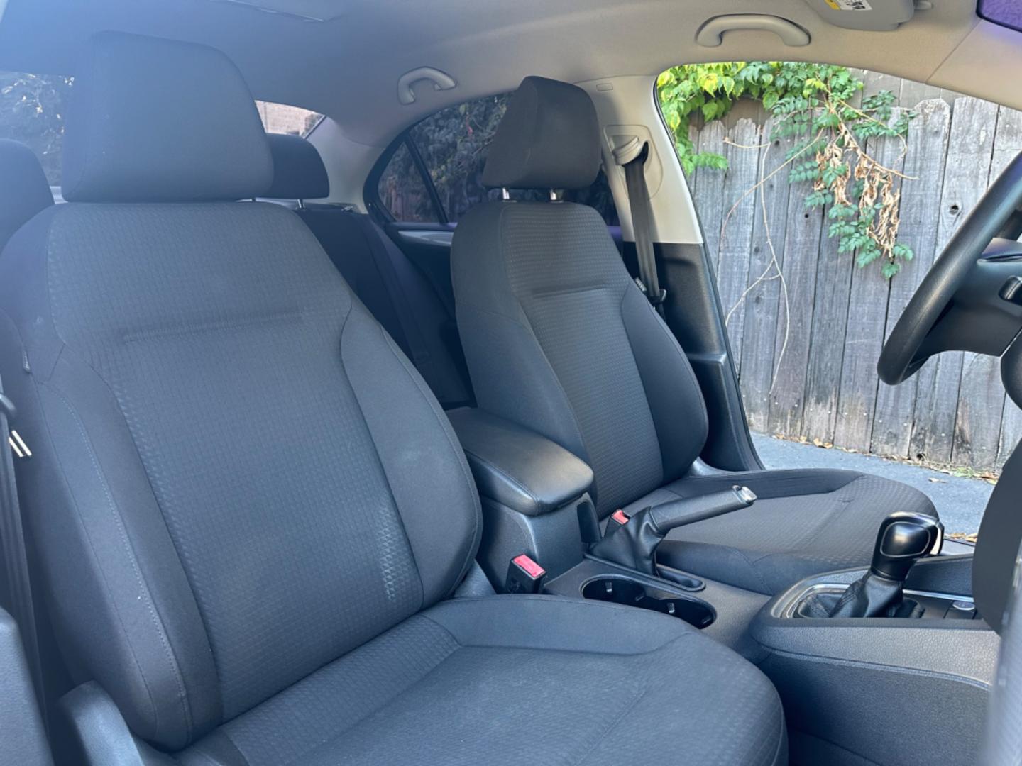 2015 Black /Black Volkswagen Jetta SE 5M (3VWD17AJ4FM) with an 1.8L L4 DOHC 20V engine, Automatic transmission, located at 30 S. Berkeley Avenue, Pasadena, CA, 91107, (626) 248-7567, 34.145447, -118.109398 - Black on Black! Premium Wheels! The 2015 Volkswagen Jetta SE encapsulates the ideal blend of contemporary design, advanced features, and the reliable performance Volkswagen is renowned for. Its sleek contours and sophisticated aesthetics reflect urban sensibilities, making it perfect for city drive - Photo#10